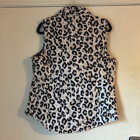 Women’s Crown and Ivy Puffer Vest, Cheetah Print - Picture 3 of 4